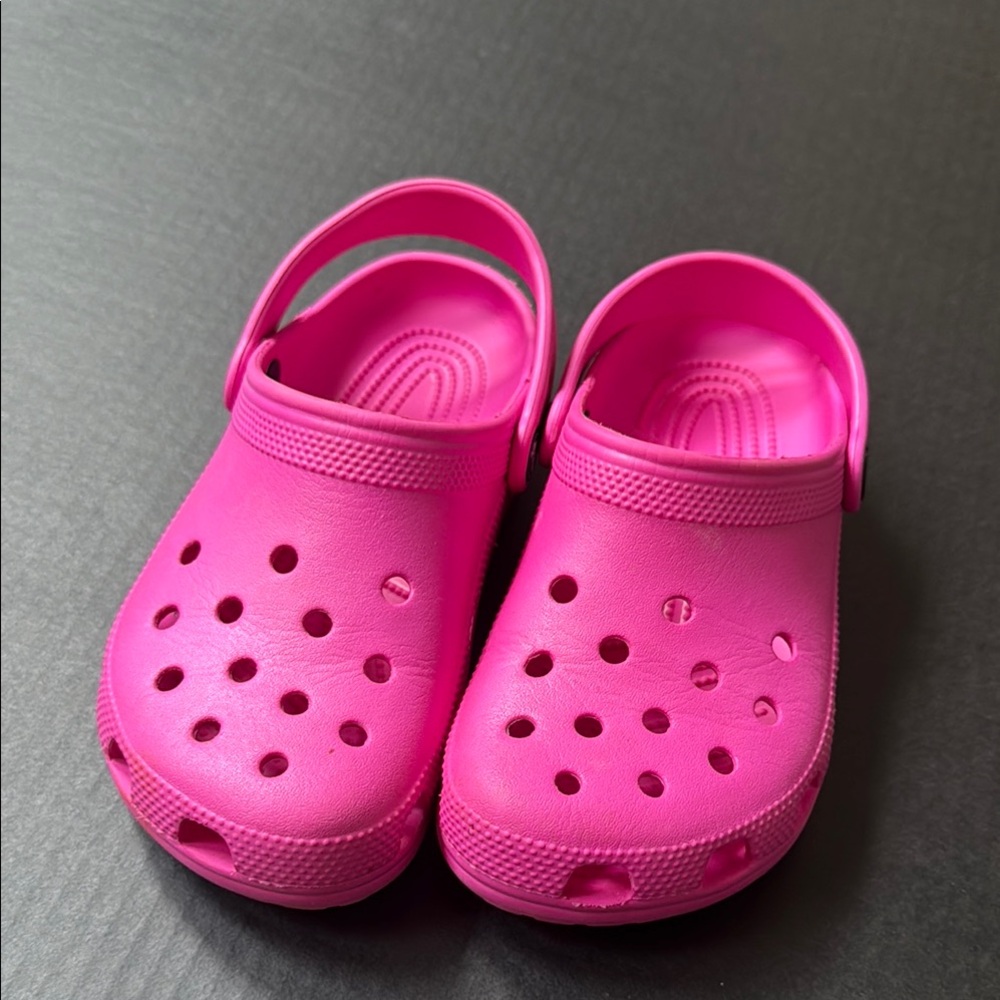 CROCS Pink Sandals with Ventilation and Heel Strap